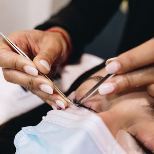 Les extensions de cils avec Melticolor, institut de beauté à Villeurbanne